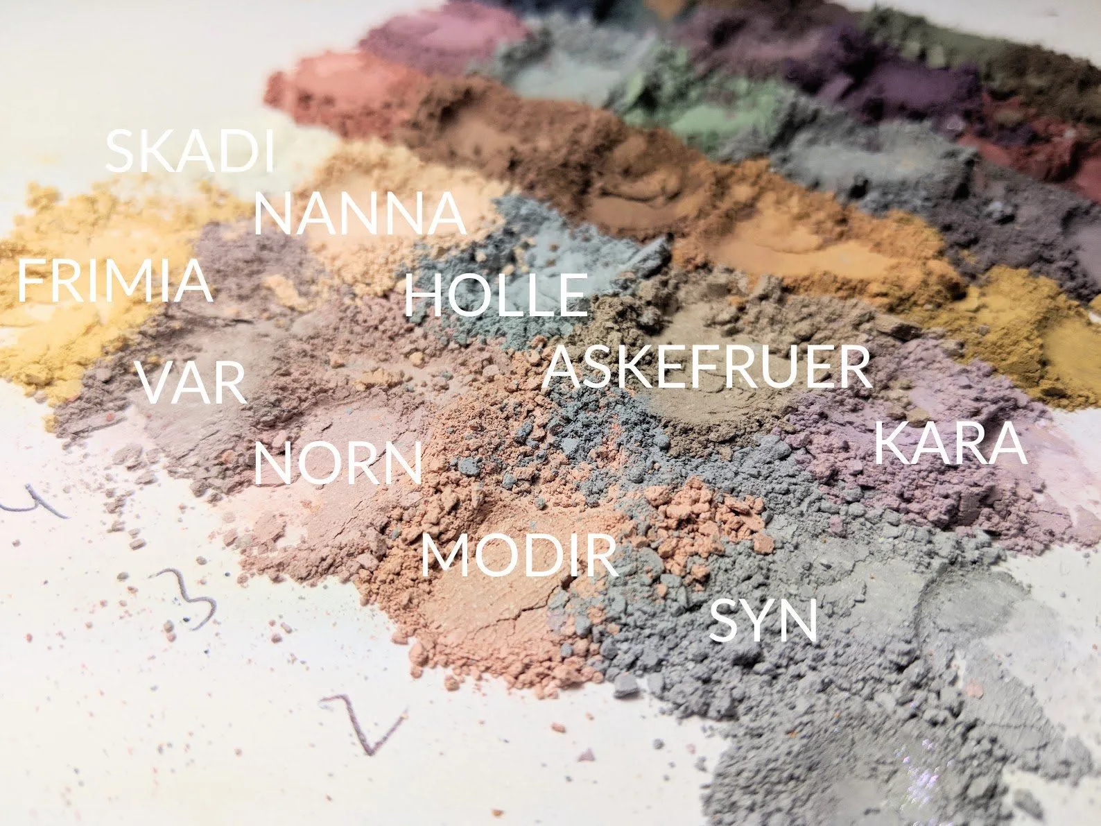 HOLLE - Matte Eyeshadow