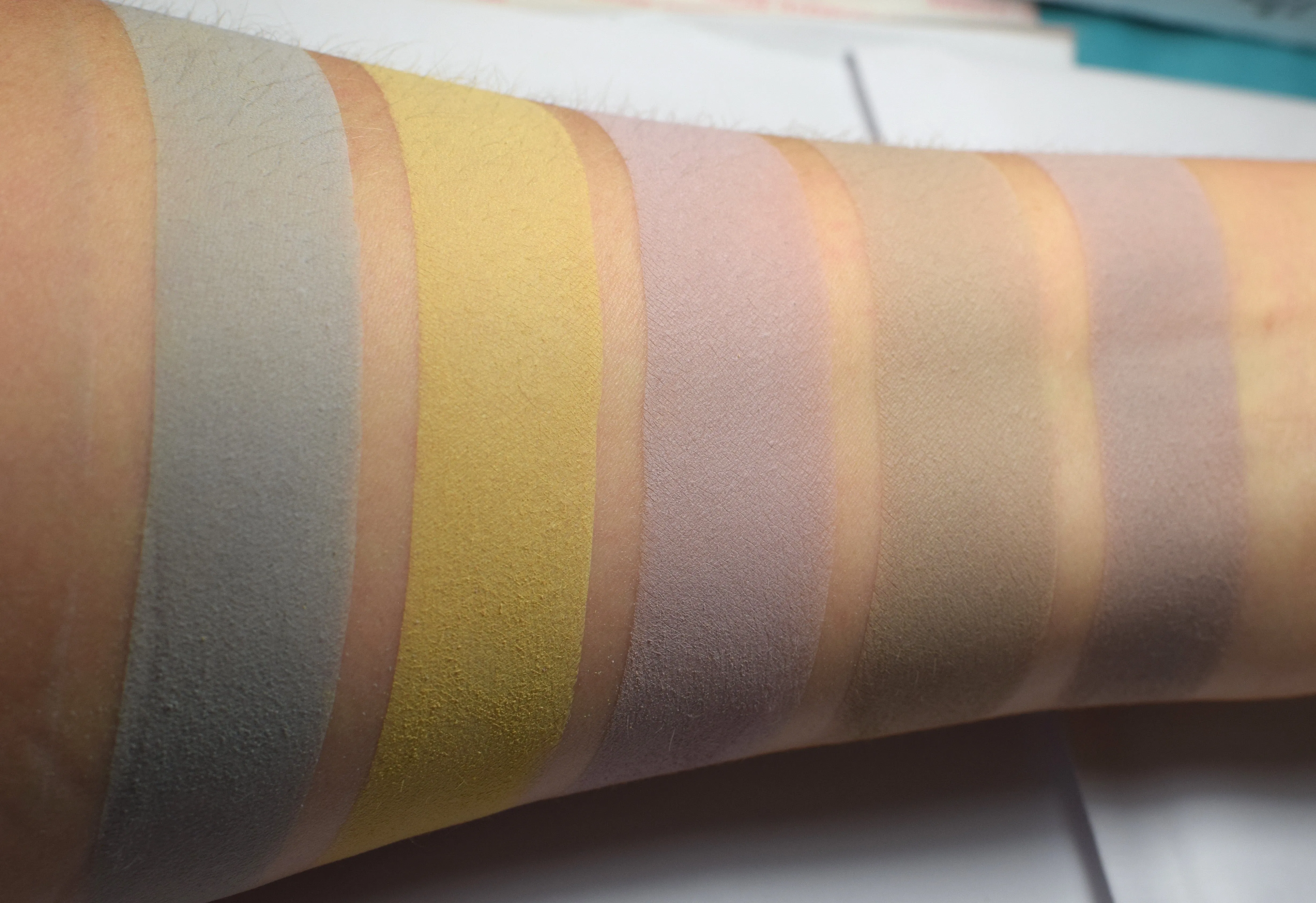 HOLLE - Matte Eyeshadow