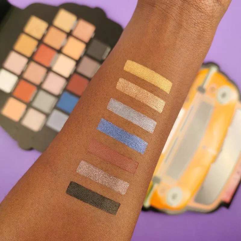 MAKEUP REVOLUTION X Friends Take A Drive Eyeshadow Palette