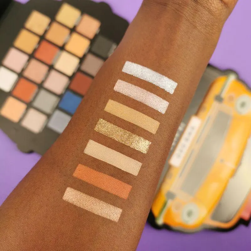 MAKEUP REVOLUTION X Friends Take A Drive Eyeshadow Palette