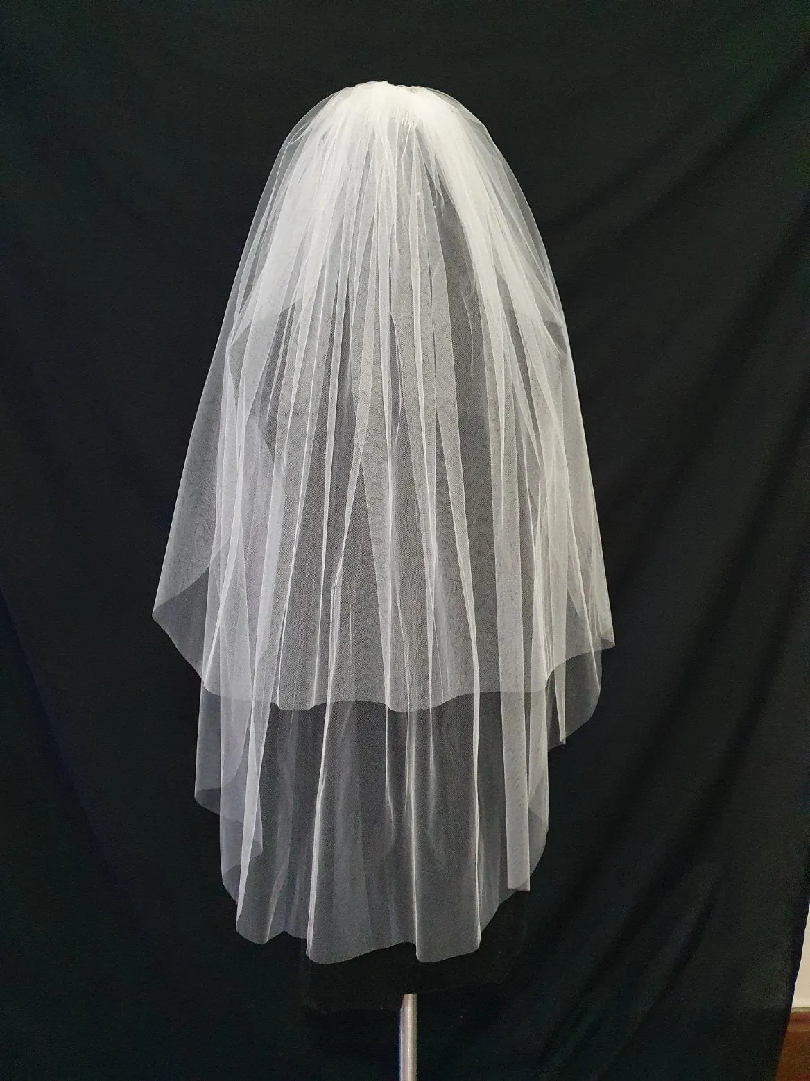 Veil 100: Cut edge veil fingertip length 1 tier