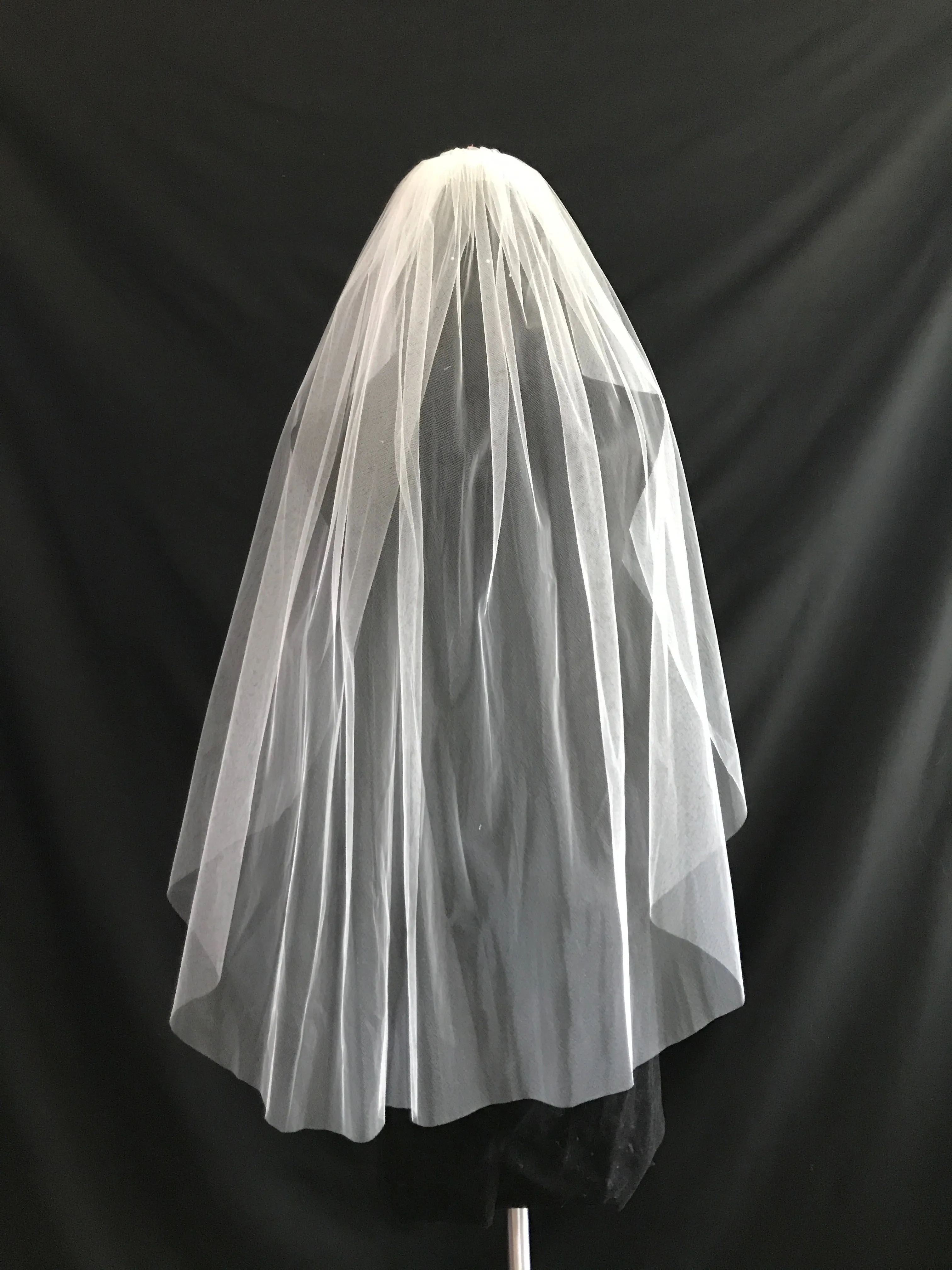 Veil 100: Cut edge veil fingertip length 1 tier